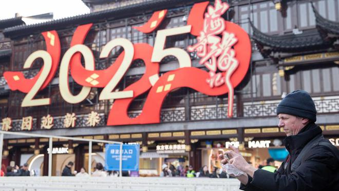 星欧平台官方:来上海过中国年“歪果仁”频创新高:有人去东方明珠登高,有人扎堆外滩、武康路