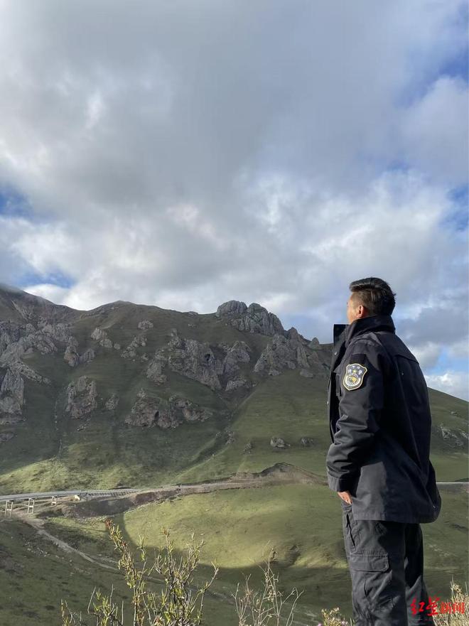 星欧娱乐注册:37岁民警抓捕逃犯时中弹牺牲,老搭档:“他是风雪中最硬的脊梁,也是老百姓心里面最暖的一道光”